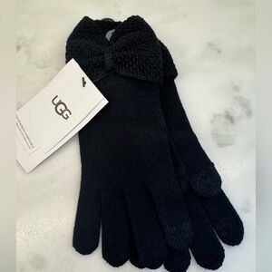 NEW UGG Black Knit Gloves with Bow Accent OS